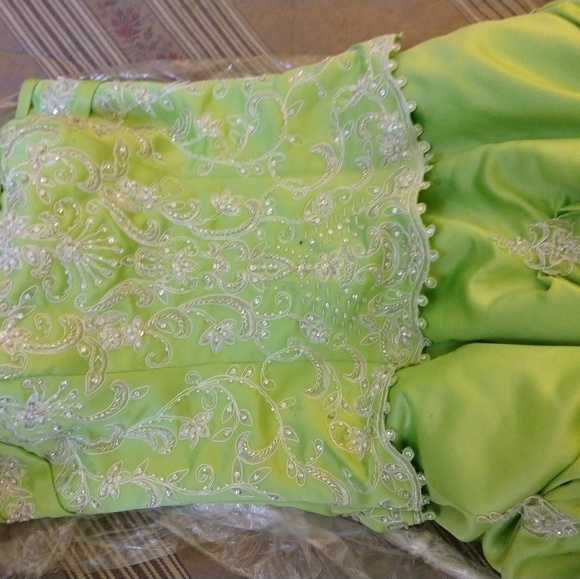 Lime green Quinceañera dress - Picture 2 of 3